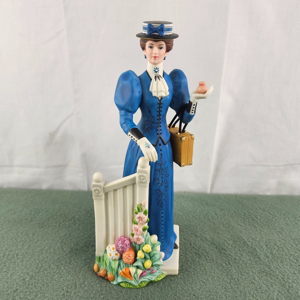 Avon Mrs. Albee 2009 President's Club Award Figurine FULL SIZE